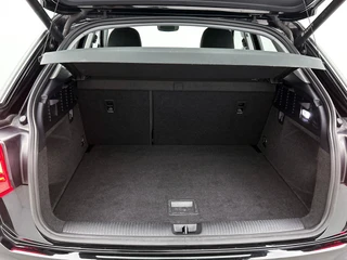 Audi Q2 35 TFSI S Edition Automaat | Adaptive Cruise | Stoelverwarming | CarPlay | Camera | Parkeersensoren / 24