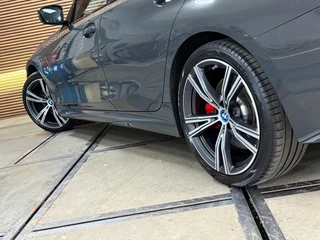 BMW 3-serie Touring 330e M-Sport Pro | LCI | Dravitgrau | 292PK | Plug-in Hybrid |Carplay | 19” | Harman Kardon | Trekhaak / 51