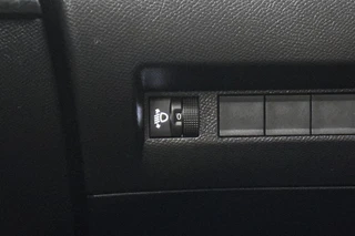 Peugeot 208 1.2 Hybrid 100 e-DCS6 Allure NL Auto Apple CarPlay Parkeersensoren / 22