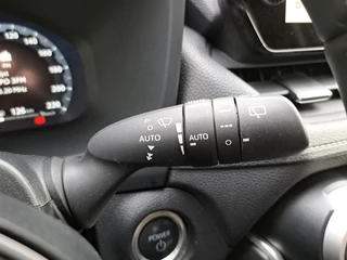 Toyota RAV4 2.5 Hybrid AWD Dynamic NWE. 4-SEASONS STOEL- & VOORRUITVERWARMING PDC V+A DIGITAL DISPLAY LED / 18