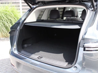 Leapmotor C10 REEV Design 28.4 kWh 215PK Automaat Navigatie, Camera 360, Lichtmetalen velgen, Elektrische Achterklep, Kunstlederen bekleding, Stoel Verwarming & Ventilatie / 12