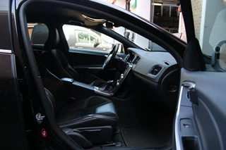 Volvo V60 2.0 T4 Momentum R-Design Camera achter | Parkeersensoren V+A | Navi / 28