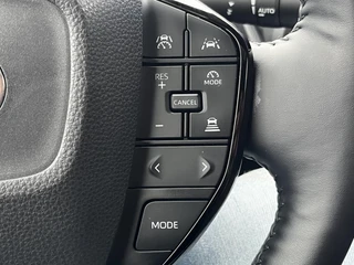 Toyota Prius 2.0 Plug-in Executive Skyview APPLE/ANDORID PANO AD-CRUISE STOELVERWARMING CLIMA NAVI PARK-SENSOREN / 18