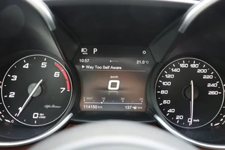 Alfa Romeo Giulia 2.0T SUPER AUT ORIG.NL/A.CarPlay/Ad.Cruise/Stuur&Stoelverw./18inch 114dkm! / 37