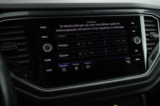 Volkswagen T-Roc 1.5 TSI 150pk R-Line Sport Camera Navigatie / 28
