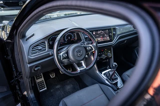 Volkswagen T-Roc 1.5 TSI Sport | Climate | Navi | Cruise | Camera | PDC / 4
