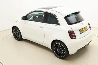 Fiat 500e La Prima 42 kWh | Glazen dak | Cruise control | Camera | Elektrisch verstelbare spiegels / 5