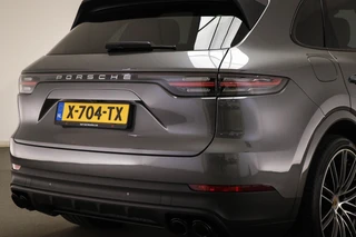 Porsche Cayenne 3.0 E-Hybrid Platinum Edition | LUCHTVERING | MASSAGE | STOELVENTILATIE | COMFORTSTOELEN | CAMERA | 22" / 25