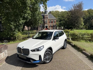 BMW iX1 xDrive30 Launch Edition 67 kWh | HUD | 360 | Keyless | BTW | LED |
