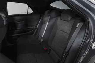 Toyota C-HR 1.8 Hybrid 140 Dynamic  | Dig. Cockpit | Adapt. Cruise | Winterpakket | PDC | Camera | NAV + App. Connect | ECC | DAB | LM 18" | 2989 / 8