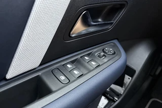 Citroen Ë-C4 Plus 156pk Extended range 54 kWh | Stoelverwarming | Cruis control | Navigatie | Stoel verwarming | Apple carplay/Android auto | / 19