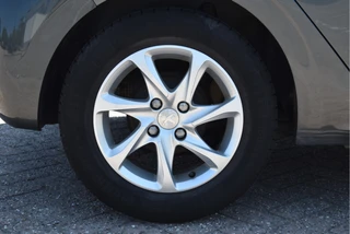 Peugeot 208 1.2 PureTech Style  | NL-Auto | Navi | Cruise Control | Airco | Bluetooth | Park.sensoren | LM-Velgen | NAP / 10