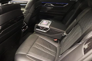 BMW 7-serie 745e High Executive *M Sport* Xpel Massage 394 pk Panorama dak / 38