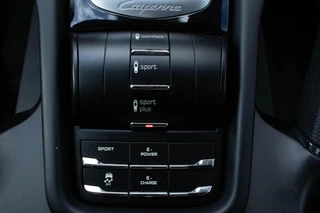 Porsche Cayenne 3.0 S E-Hybrid Platinum Edition Pano|Stoelverwarming|Bose| / 47