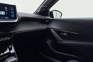 Peugeot 208 1.2T 100pk GT | Afneembare Trekhaak | Achteruitrijcamera | Panoramadak | Cruise control | Airco | Stoelverwarming | Climate control | Interieurverlichting | Stuurbediening | Sportstuurwiel | / 34