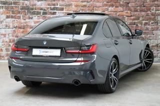 BMW 3 Serie Sedan 330i Executive M Sport Pakket Automaat  / Live Cockpit Professional / Schuif-/kanteldak / Sportstoelen / Achteruitrijcamera / Active Cruise Control met Stop en Go-functie / 19 Inch / Hifi / M Sportremsysteem / Leder / Shadow Line / Neerklapbare Achterbank / Extra Getint Glas / 5