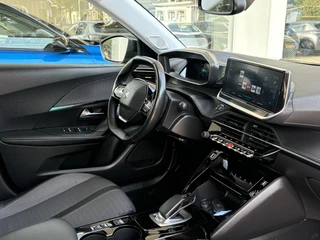 Peugeot e-2008 EV Blue Lease Allure 50 kWh | 97% SoH |Achteruitrijcamera | Navigatie | Trekhaak voor fietsendrager | Navigatie | Cruise Control / 16