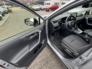 Toyota RAV4 2.5 Hybrid AWD DYNAMIC 1650KG TREKGEW STOELVERW PARK-SENSOREN NAVI CAMERA APPLE/ANDROID LM-VELGEN / 12