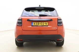 Fiat 600 1.2 Turbo 145pk Hybrid Automaat Sport | DEMO | Tot 8 jaar garantie | Navigatie | Achteruitrijcamera | Elektrische achterklep | LED Matrix koplampen | Sportief interieur | 18" Lichtmetalen velgen | Zwart dak / 12