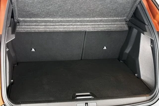 Peugeot e-2008 EV Allure Pack 50 kWh Stoelverwarming Camera Apple CarPlay / 11