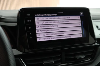 Volkswagen T-Roc 1.5 TSI 150pk DSG R-Line Business+ Black Style Trekhaak Camera Beats Stoelverwarming LED Navigatie / 30