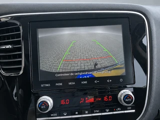 Mitsubishi Outlander 2.4 PHEV Intense+ 4WD 225 pk AUT. | 1e eigenaar | navigatie | trekhaak | elektr. v. stoel | carplay | alcantara / 26
