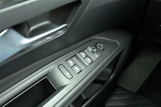 Peugeot 3008 1.6 HYbrid 180 Allure Pack Business | 19 inch | Automaat | Navigatie | Camera | Climate control | Parkeersensoren / 18