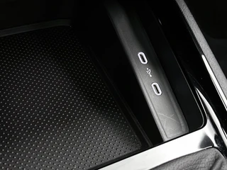 Skoda Kamiq 1.0 TSI Monte Carlo | Panodak | CarPlay | Stoelverwarming | Virtual Cockpit / 32