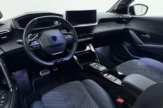 Peugeot 208 1.2 Hybrid 145 e-DCS6 GT | Stoelverwarming | Cruise control | Apple carplay/Android auto | Elek. verstelbare stoelen | Achteruitrijcamera | Kunstlederen/Alcantara bekleding | Massagefunctie | Stuurbediening / 17