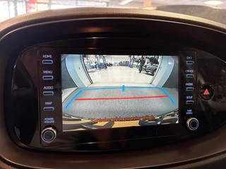 Toyota Aygo X 1.0 VVT-i MT first / apple /stoelverw /cruisec /camera/pdc/clima/boeken / 23