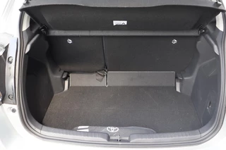 Toyota Yaris 1.5 HYBRID 115 STYLE PARK-SENSOREN BLIND-SPOT LM-VELGEN PRIVACY-GLASS LED-PAKKET AD-CRUISE APPLE/ANDROID / 24