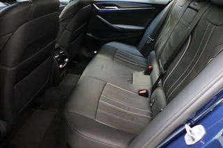 BMW 5 Serie Touring 530e High Executive M Sport Pakket Automaat  / Live Cockpit Professional / SOH 87% / Panoramadak / Trekhaak / Driving Assistant Professional / Comfortstoelen / Laserlight / Head-Up Display / Adaptief Onderstel / DAB / Parking Assistant / Hifi / 19