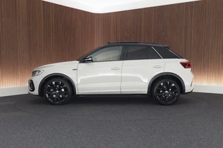 Volkswagen T-Roc 1.5 TSI 150pk DSG R-Line Business+ Black Style Trekhaak Camera IQ.Light Panoramadak Virtual Cockpit Navigatie / 9