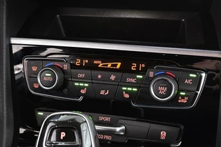 BMW 2-serie Active Tourer 218i M Sport Head-Up Sportstoelen Stoelverwarming HiFi Camera / 23