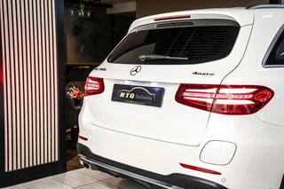 Mercedes GLC-klasse 350e 4MATIC AMG Premium Plus|Pano|verkoeling|Trekhaak|Leder / 19
