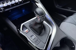 Peugeot 3008 1.2T Allure Pack Business | Navigatie | Achteruitrijcamera | Parkeersensoren | Keyless Entry | LED koplampen | Privacy Glass | Apple Carplay/Android Auto / 25