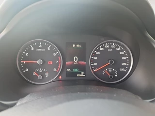 Kia Stonic 1.0T MHEV GT-PlusLine | Schuifdak | Stoel en stuurverwarming | Navigatie | Camera | Climate control | Cruise control | Getinte ramen achter | Parkeersensoren voor en achter | / 26