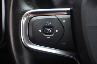 Volvo XC40 T4 Momentum | Stoelverwarming | Trekhaak | Parkeercamera | Keyless / 29
