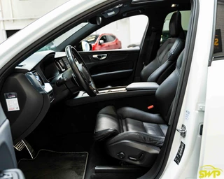 Volvo XC60 2.0 T8 Twin Engine AWD R-Design | Pano | Trekhaak zwenkbaar | Navi | Cam / 2
