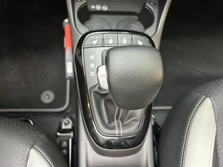 Kia Picanto 1.0 DPI GT-Line Automaat | Apple Carplay / Android Auto | Navigatiesysteem | Stoel + Stuurverwarming | Elektrisch Bedienbaar Schuif / Kanteldak | Parkeersensoren + Camera Achter | Cruise Control | Dodehoekdetectie + Correctie | Lichtsensor | 16"Lichtmetalen Velgen / 28