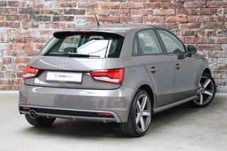 Audi A1 Sportback 1.0 TFSI 96pk Adrenalin 5 deurs  / Navigatie / Bluetooth / S Line Exterieur / Cruise Control / LED Achterlichten / Mistlampen / Lederen Sportstuur / Multifunctioneel Stuurwiel / 17 Inch / 5