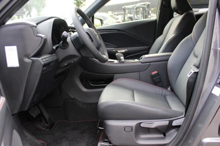 Lexus LBX 1.5 Emotion 2WD / 13