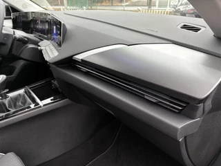 Opel Astra 1.2 Turbo 110pk Business Edition | Navigatie | Achteruitrijcamera |  Adapt. Cruise control | Stoel & stuurverwarming | AGR Comfortstoel | Keyless | Parkeersensoren / 43