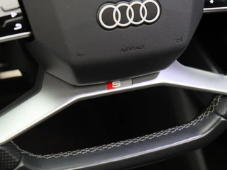 Audi Q4 e-tron 40 Launch edition S Competition 77 kWh 204 Pk | Stoelverwarming | Panorama dak | Adaptive Cruise | Matrix LED | Camera | CarPlay | 21 inch | 93.167 Km !! / 26