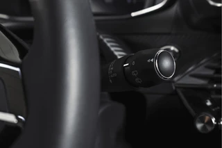 Peugeot 2008 1.2 PureTech 130 PK Allure - Automaat  | Dig. Cockpit | Adapt. Cruise | Stoelverw. | PDC | Camera | App. Connect | ECC | LM 17" | / 43