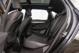 BMW 2-serie Active Tourer 225xe Luxury | Driving Assistant Plus | Panoramadak | Fileassistent | Active Cruise control | Head-up | HiFi audio | Sportstoelen | Rijstrooksensor | Keyless entry / 18