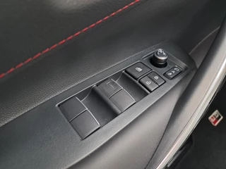 Toyota Corolla HYBRID 180 GR-SPORT PANORAMADAK HEAD-UP JBL-AUDIO 18"LM-VELGEN PARK-SENSOREN LED-PAKKET / 13
