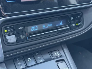 Toyota Auris 1.8 Hybrid Executive / 20