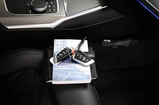 BMW 3-serie 318i M-Sport Executive Edition | AUDIO MEDIA- PACK | DRAADLOZE LADER | DAB | APPLE | CAMERA | 19" / 50