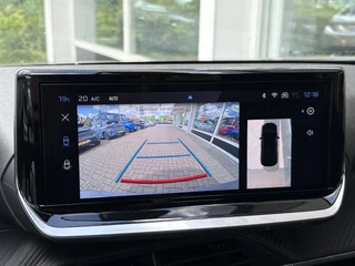 Peugeot 2008 1.2T 100pk Allure | Achteruitrijcamera | Navigatie | Facelift model | Privacy Glass | Lichtmetalen velgen / 12